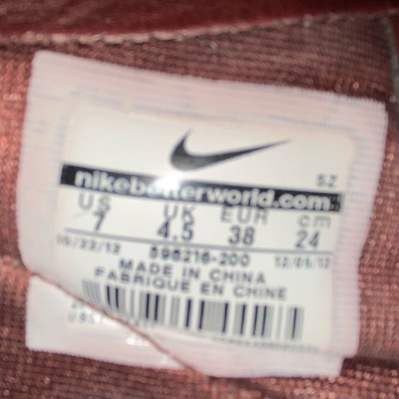 NIKE MILAN
WMNS DUNK SKY HI CITY FW QS 
METALLIC GOLD / CHOCOLATE 
US (7) /EU 38 - Picture 10 of 13